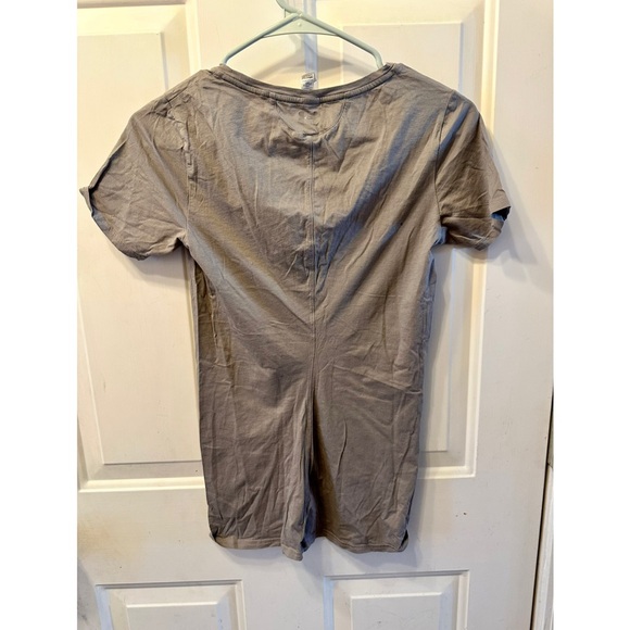 Gray Tee🖤 - Picture 7 of 10